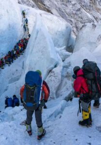 About Mount Everest Traffic Jam Picture