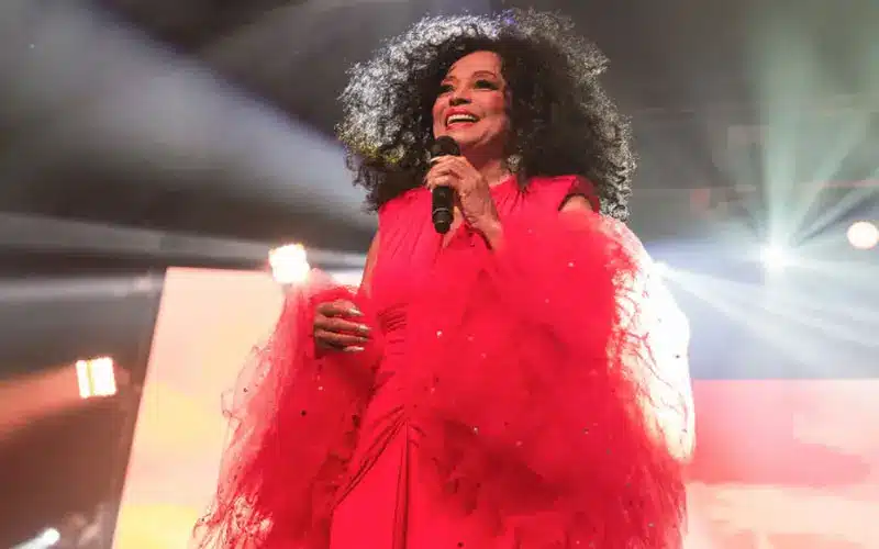 Complete Information Diana Ross Entertains Her follower